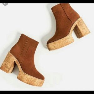 Suede platform ankle boot